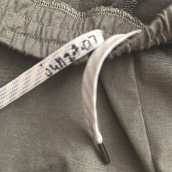 NWT Vuori Boyfriend Cargo Jogger - Picture 6 of 6